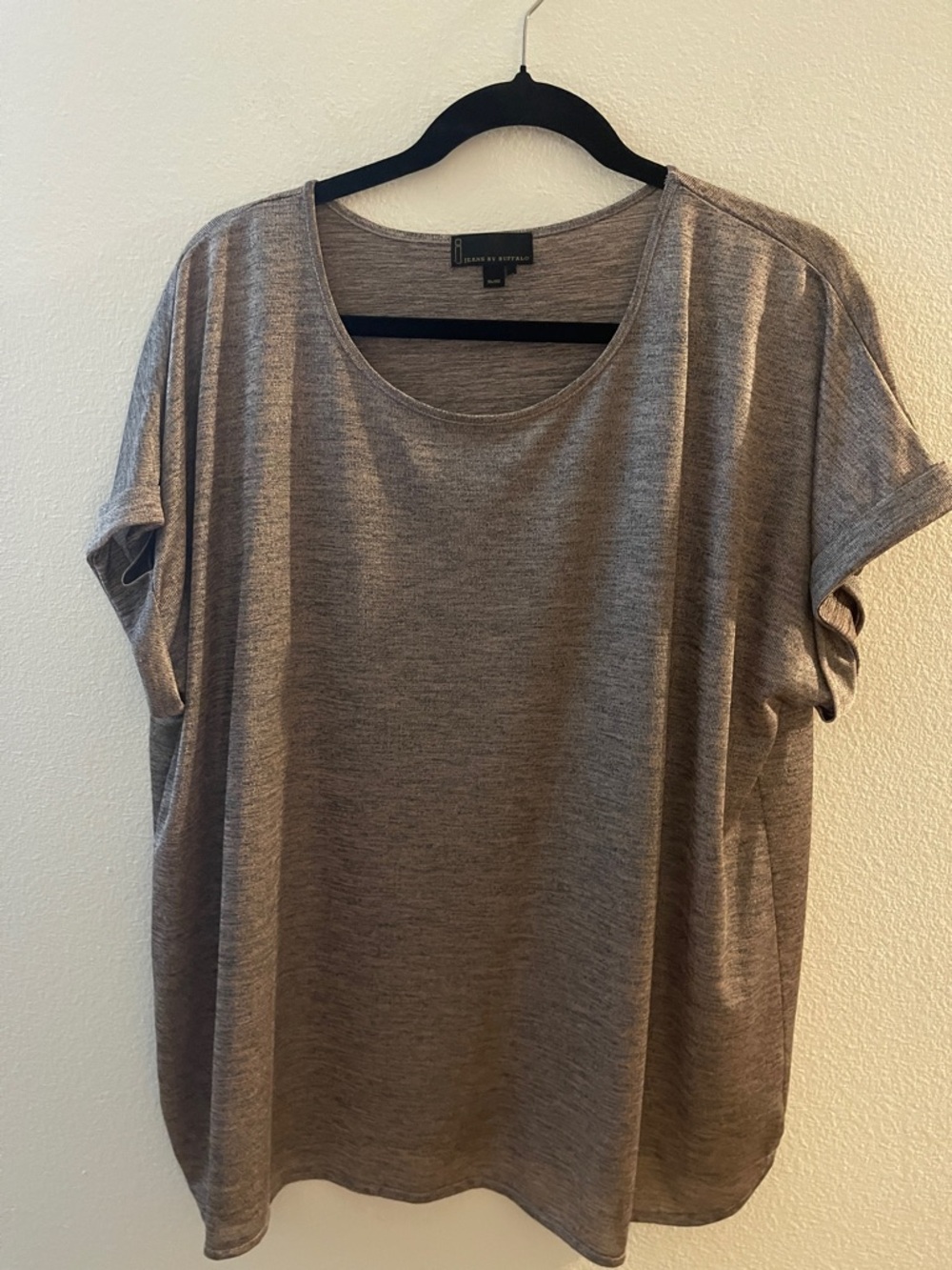 i jeans by Buffalo Heathered Taupe Short Sleeve Scoop Neck Top